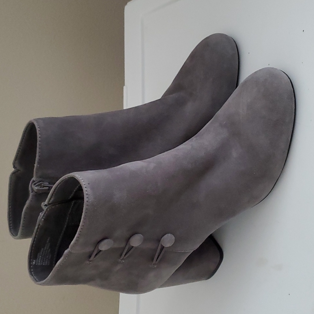 Nine West Kerryleeo Gray Booties